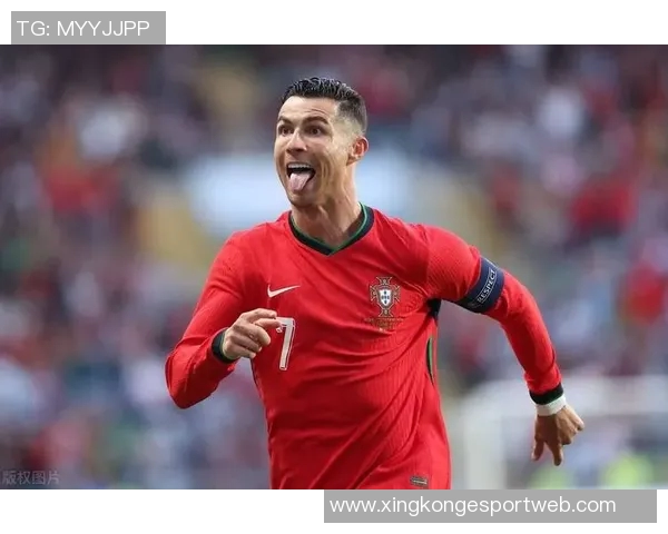 C罗分享回归葡萄牙国家队的帅气照片墨镜加持魅力十足