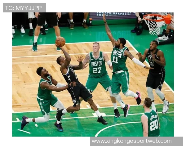 绿军记者惊叹湖勇对决中斯玛特与霍福德的奇妙对抗场景