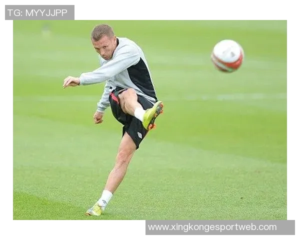 英媒称威尔士主帅贝拉米推荐拜仁关注卡迪夫城19岁后卫劳勒